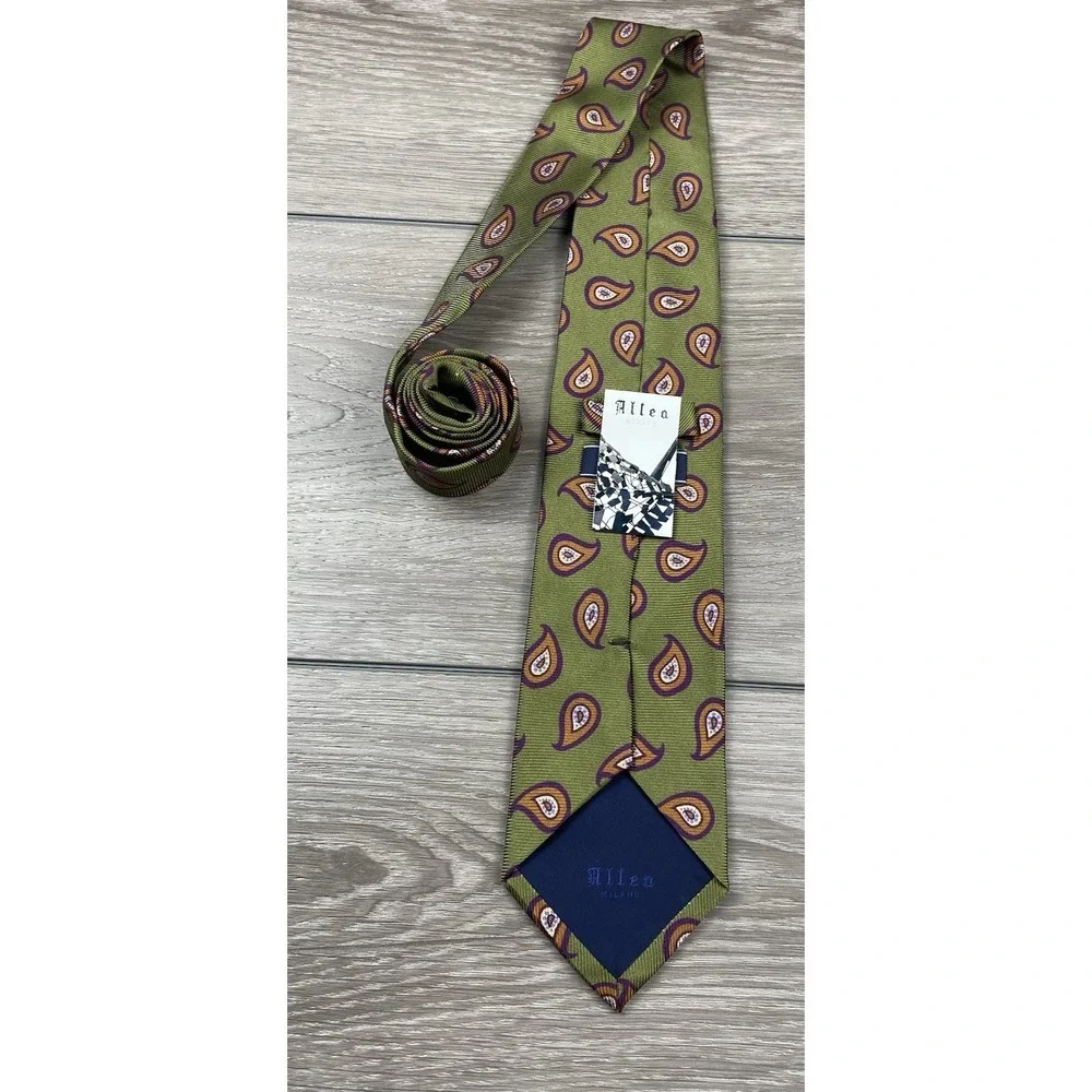 Altea Milano Men's Silk Paisley Pattern Necktie Green 3.5